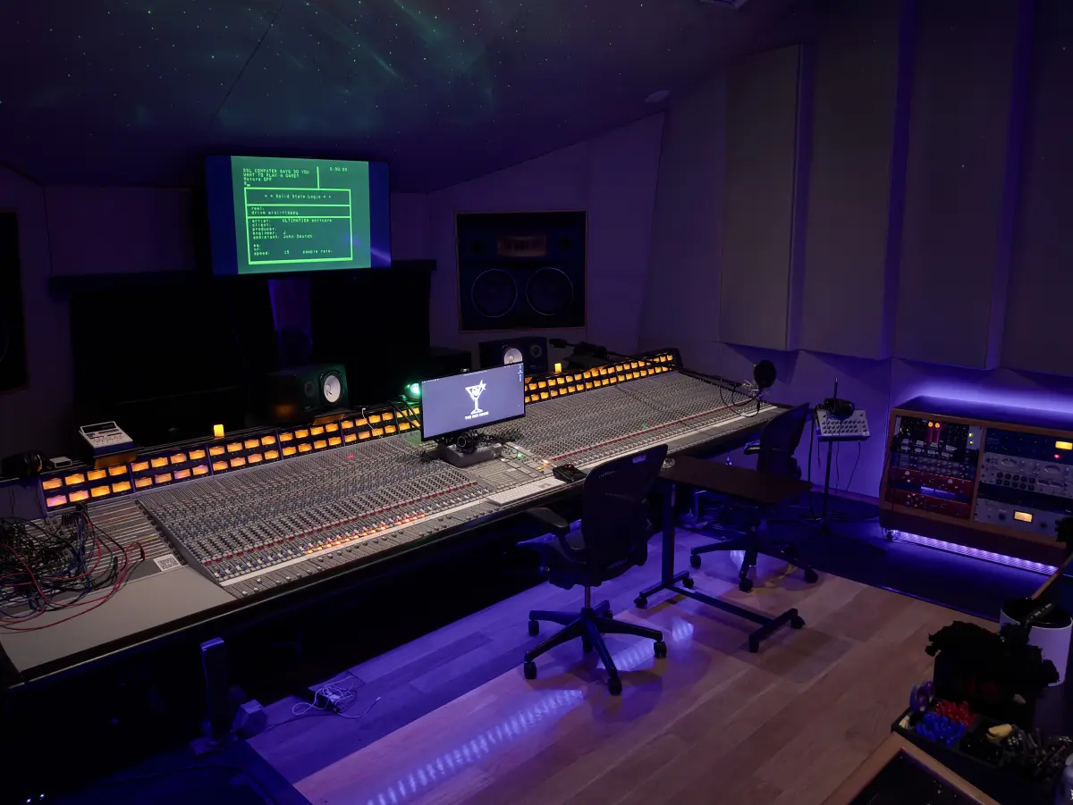 Studio D live tracking room