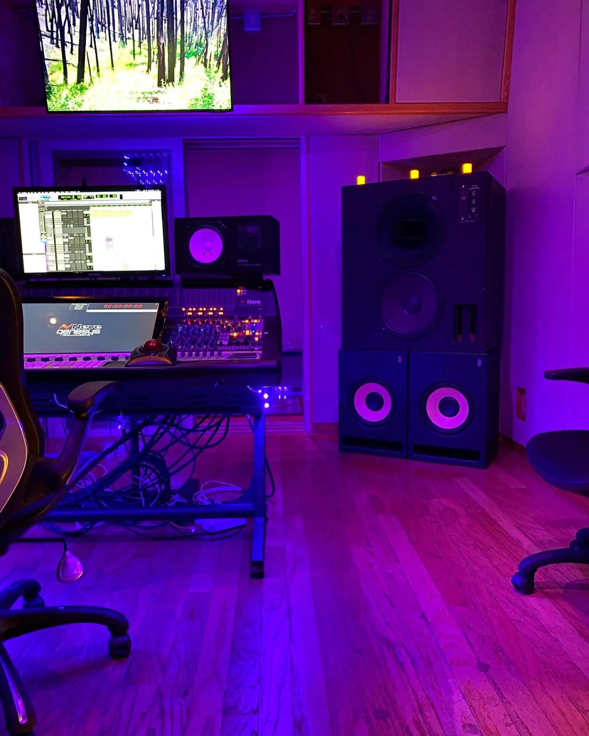 Studio E Neve Genesys Black console detail